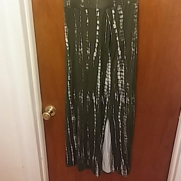 👌💚Army Green Maxi Skirt💚💚 - Picture 3 of 4